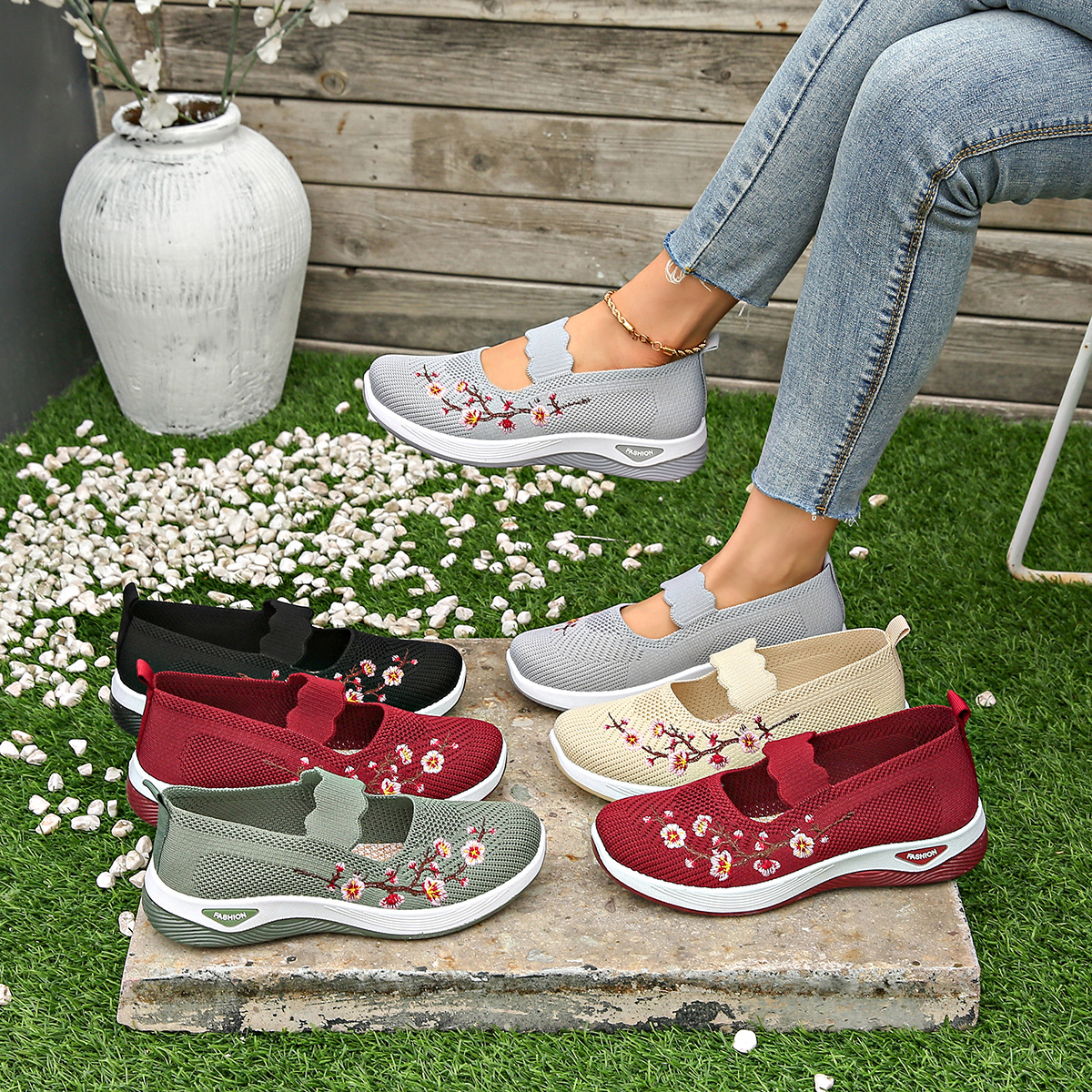 Balanced Lightweight ballet flats with pointed toe for women | Tilly