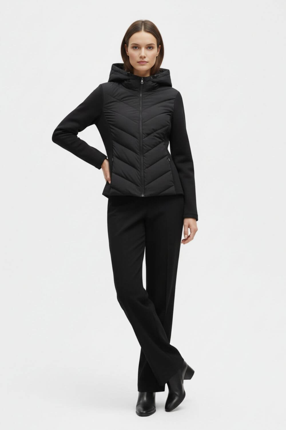 Robust Hooded puffer jacket with sleek silhouette for women | Caurelle