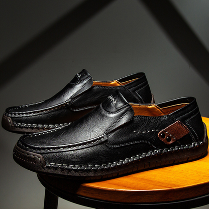 Aligned Outdoor walking shoes with supportive design for men | Ivan