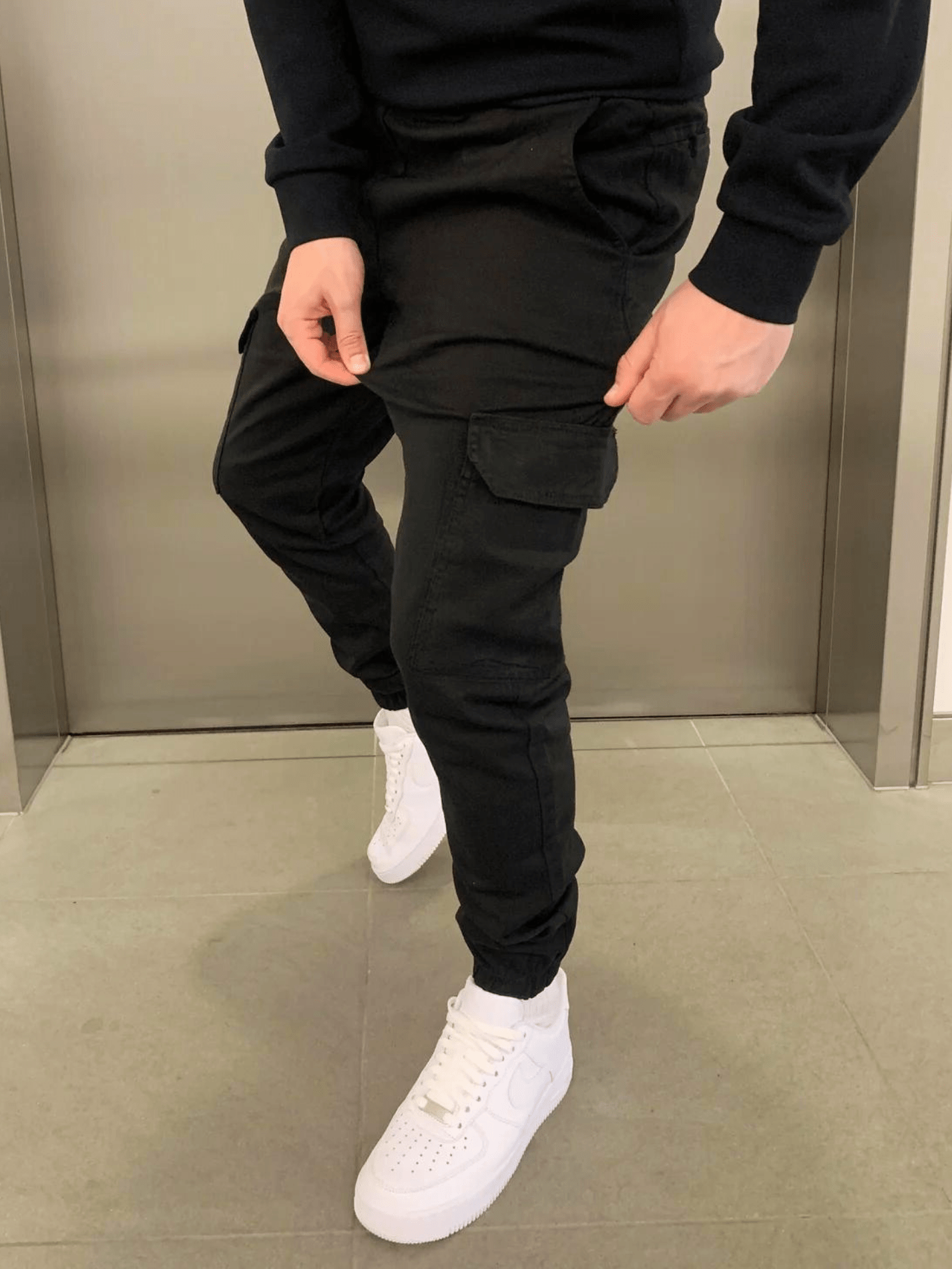 Relaxed cargo jogger trousers for men | Thomas -2