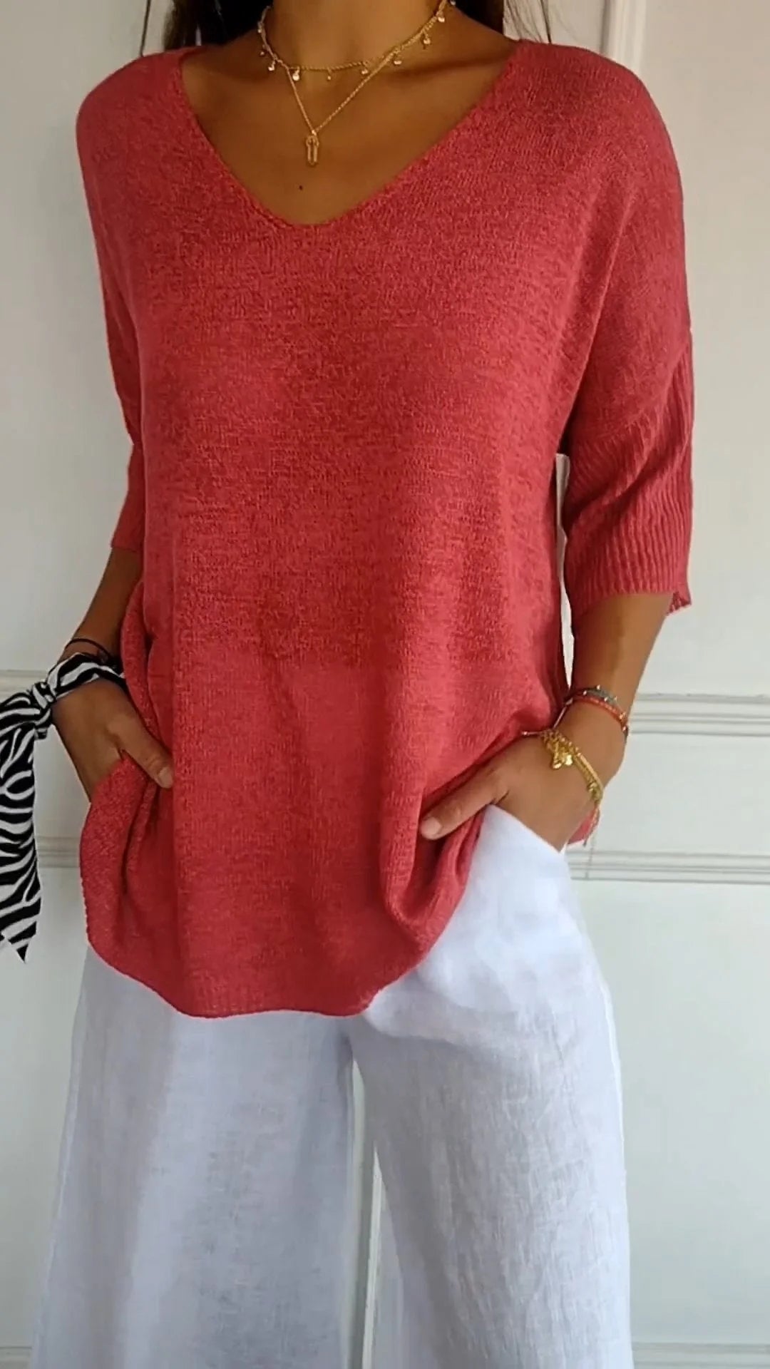 Relaxed timeless V-neck knit top for women | Jill -1