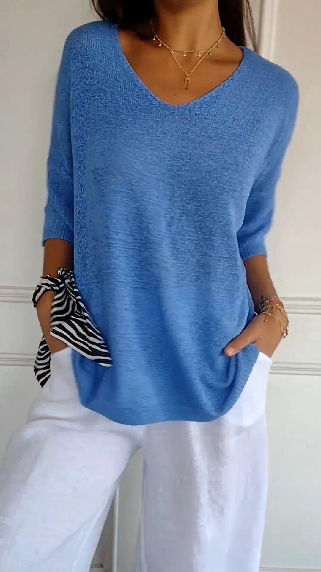Classic plain knitted V-neck sweater for women | Rosal -2