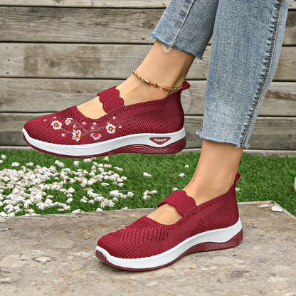 Balanced Lightweight ballet flats with pointed toe for women | Tilly