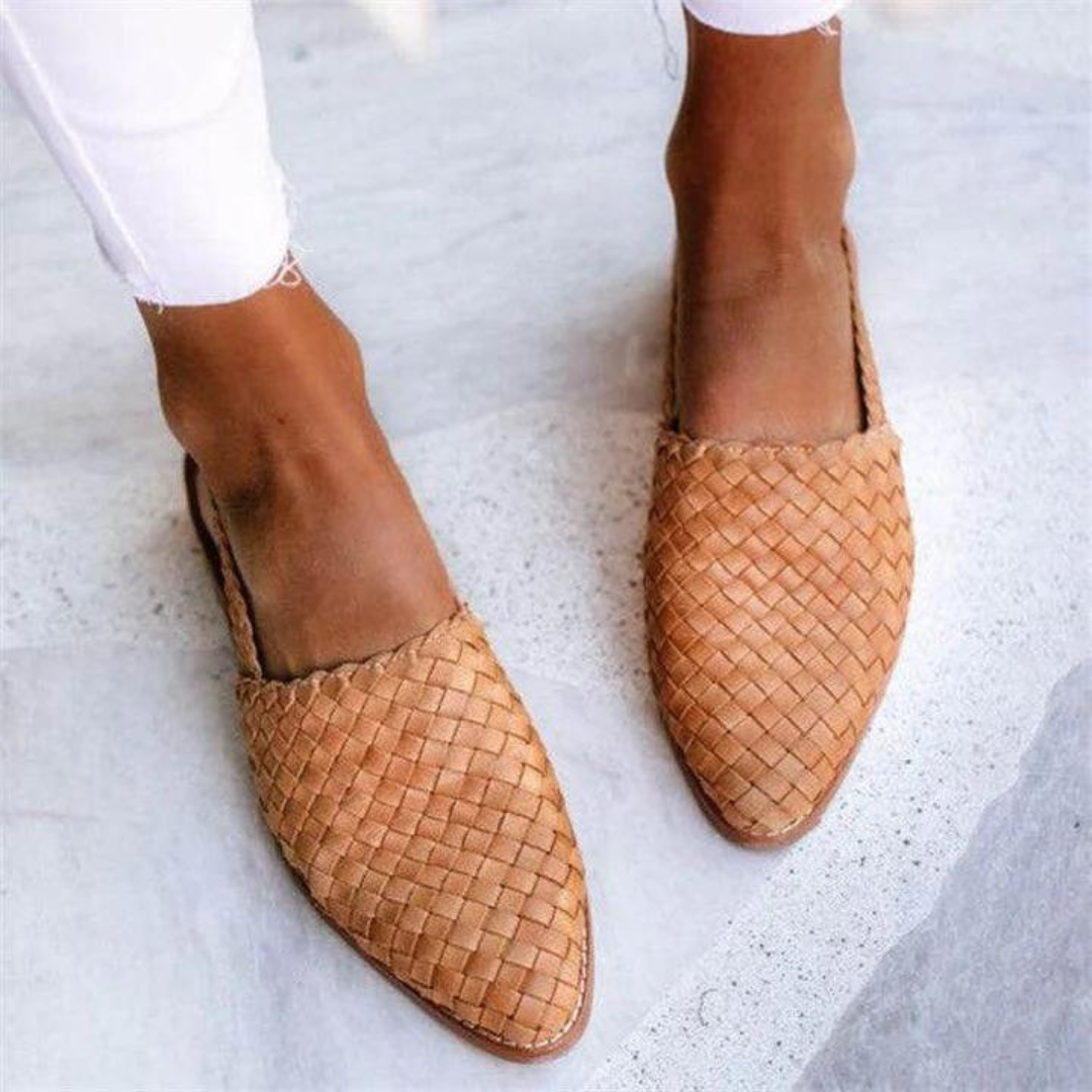 Casual Artisanal low sandals with slingback design for women | Cassia