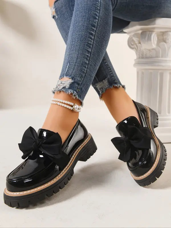 Simple Artisan loafers with bow detail for women | Chelsea