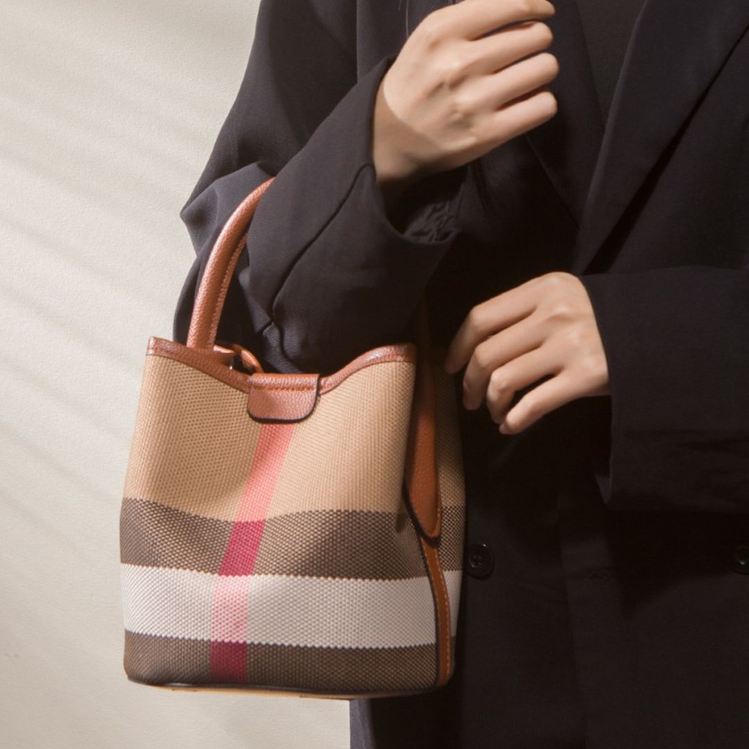 Elegant structured rose-inspired shoulder bag for women | Chant de Rose -7