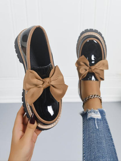 Simple Artisan loafers with bow detail for women | Chelsea