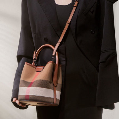 Elegant structured rose-inspired shoulder bag for women | Chant de Rose -9