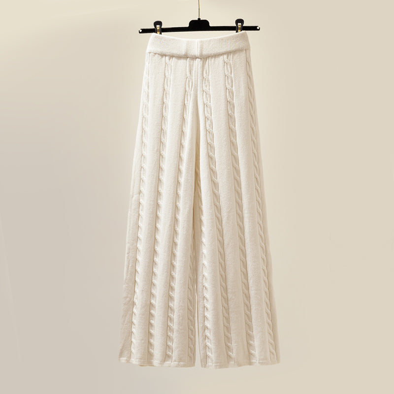 Cosy elegant loungewear set for women | Chloe Montclair -4