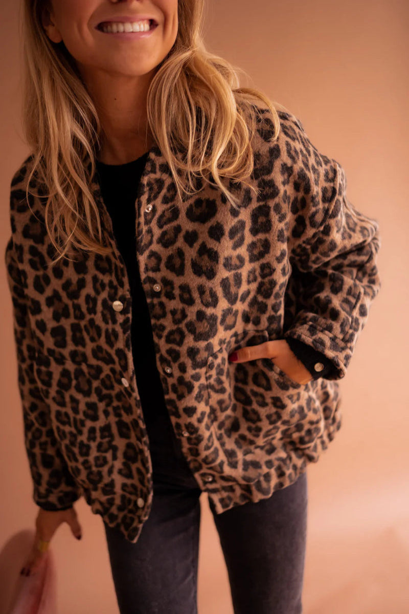 Relaxed leopard print bomber jacket for women -1
