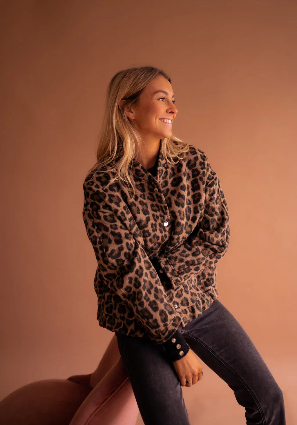 Relaxed leopard print bomber jacket for women -4