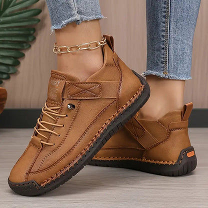 Pushing Supportive sneakers with easy slip-on design for women | Emiline