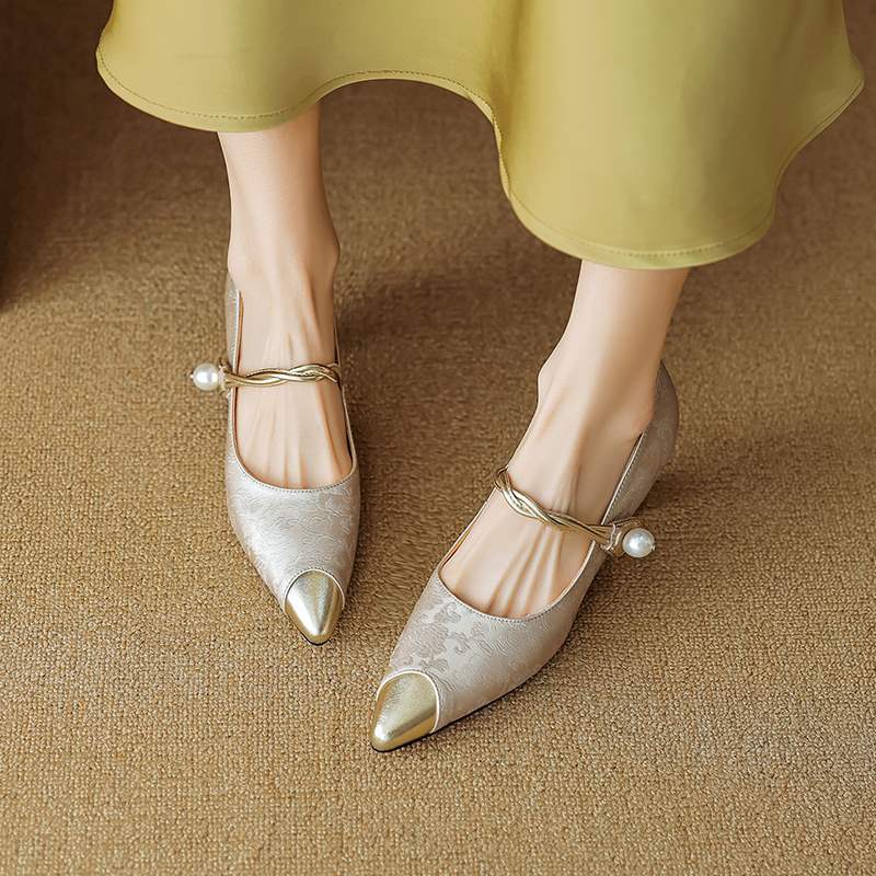 Classic elegant kitten heels for women | Savana -5