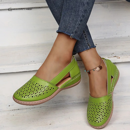Grippy Supportive walking shoes for women | Maren