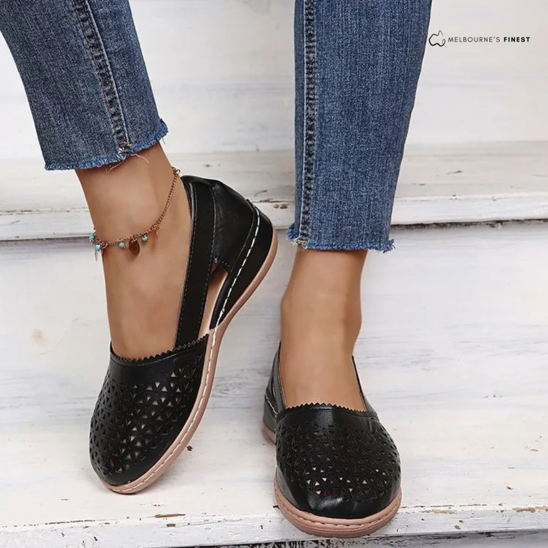 Grippy Supportive walking shoes for women | Maren