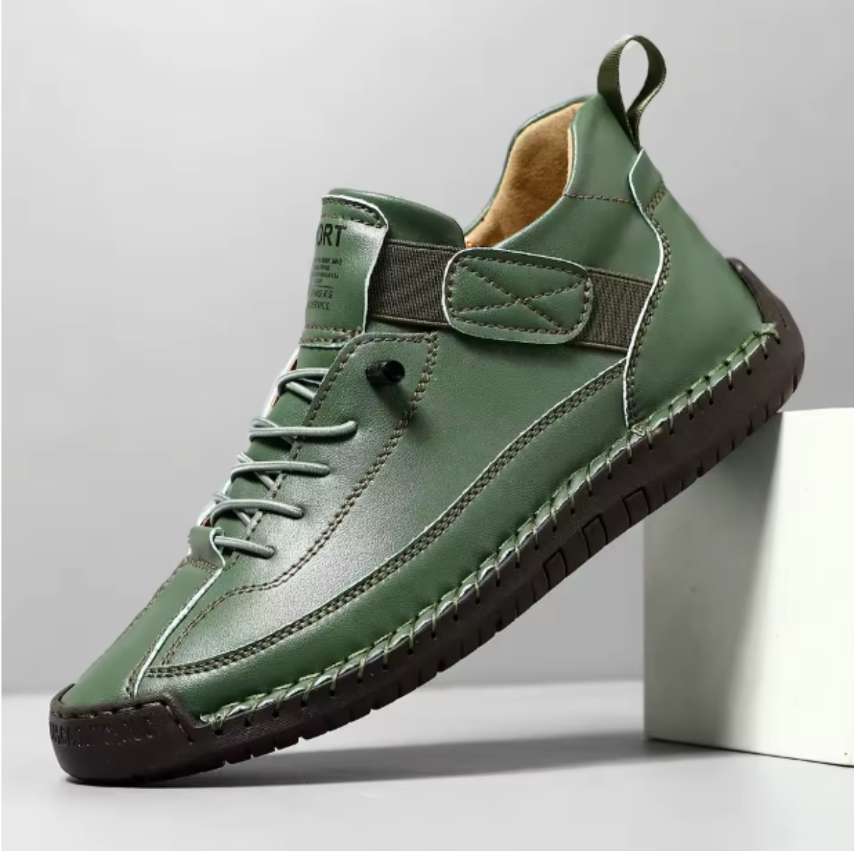 Pushing Supportive sneakers with easy slip-on design for women | Emiline