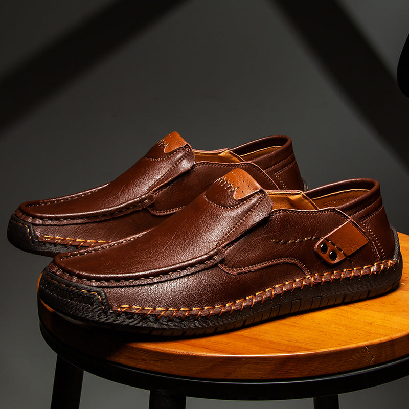 Aligned Outdoor walking shoes with supportive design for men | Ivan