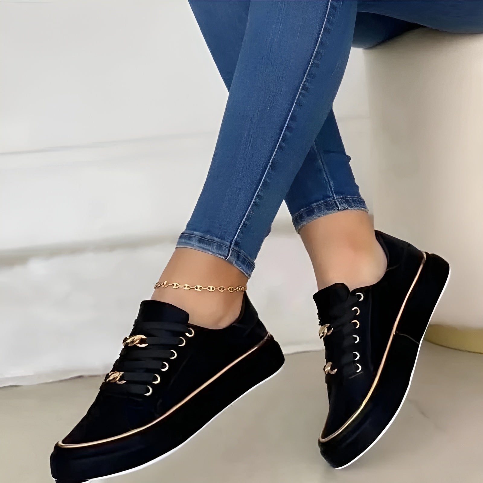 Supportive chain-accent everyday trainers for women | Aveline -4