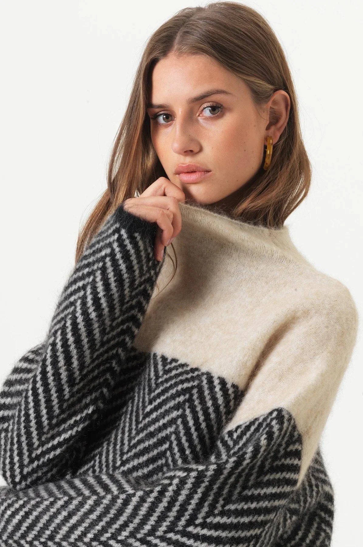 Soft cosy luxury turtleneck jumper for women -4