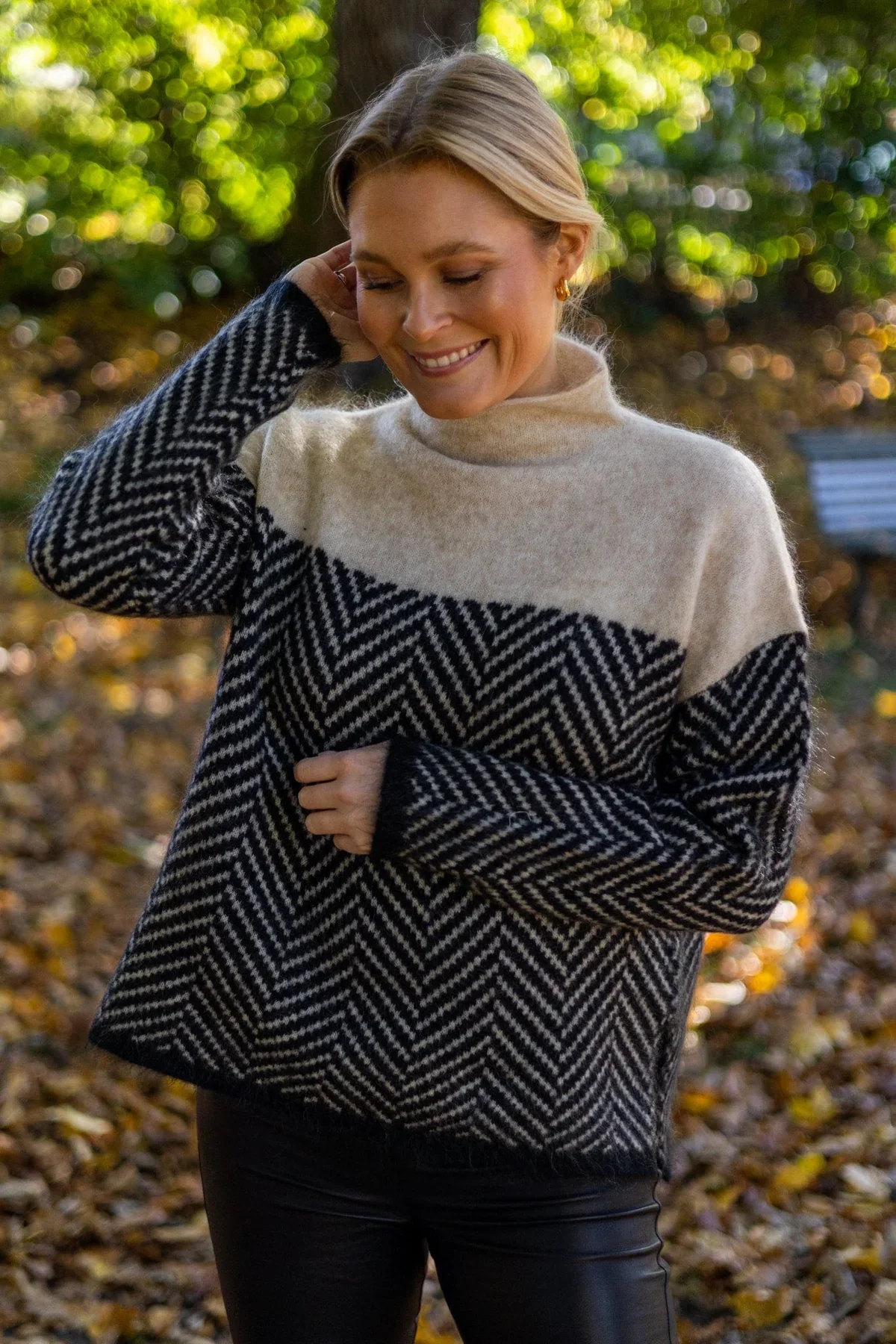 Soft cosy luxury turtleneck jumper for women -3