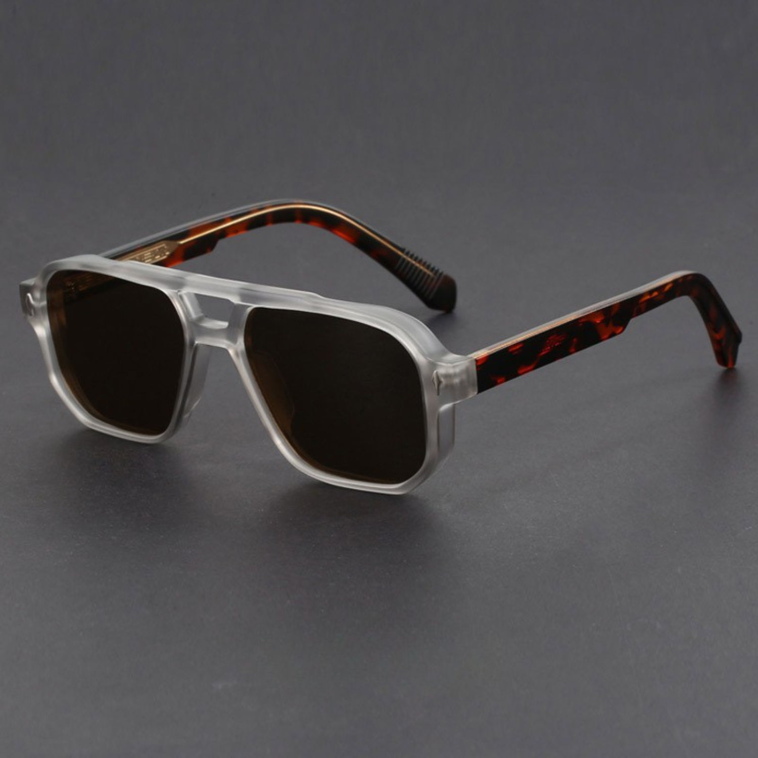 Classic lightweight aviator sunglasses for men | Vector -1