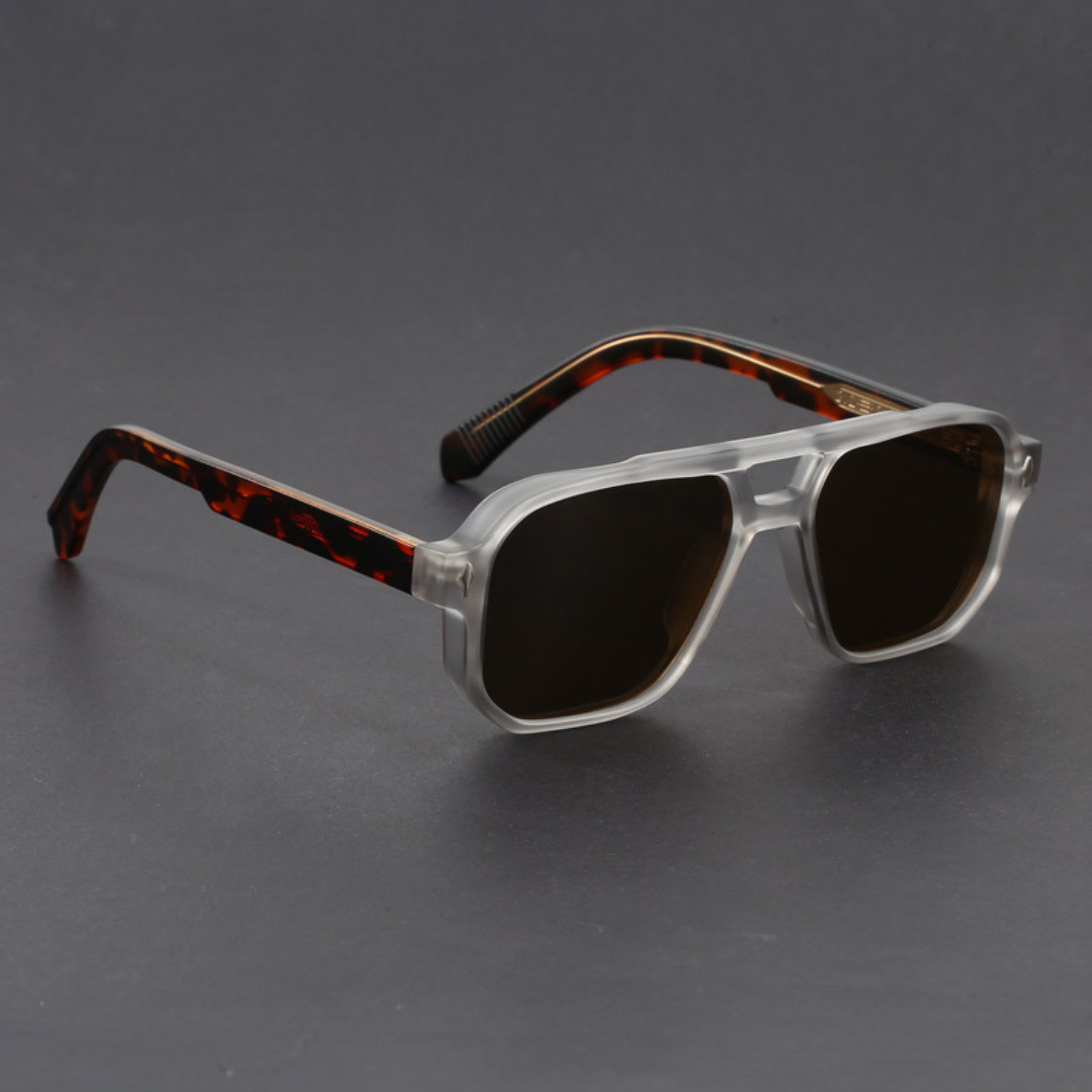 Classic lightweight aviator sunglasses for men | Vector -7