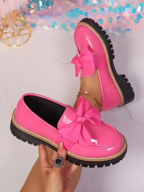 Simple Artisan loafers with bow detail for women | Chelsea