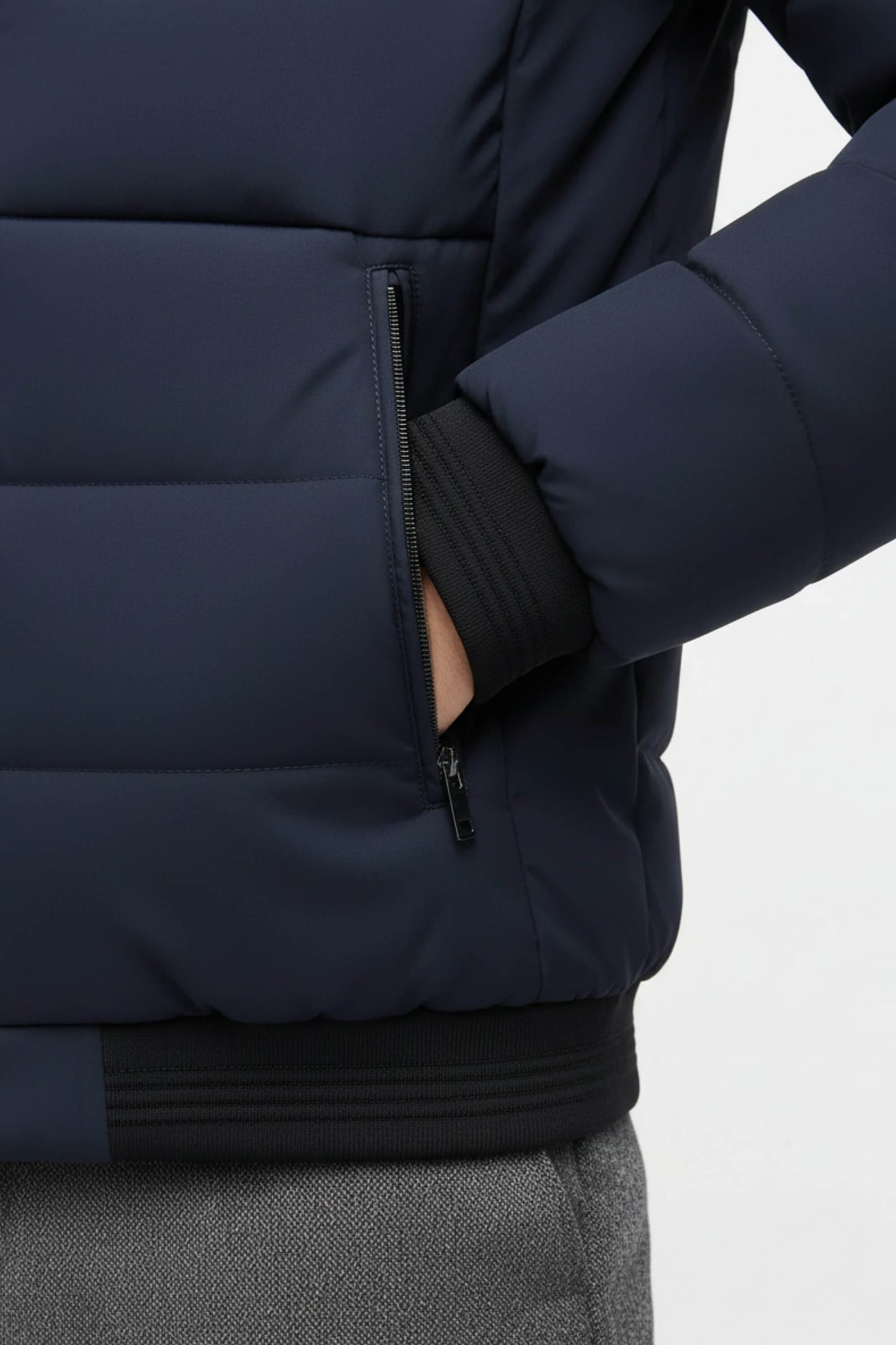 Durable Stand-collar puffer jacket with zippered pockets for men | Caurelle