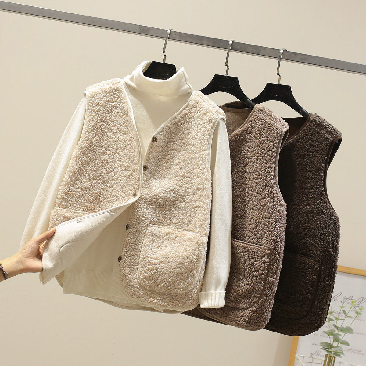 Classic lambswool sleeveless knit vest for women -12