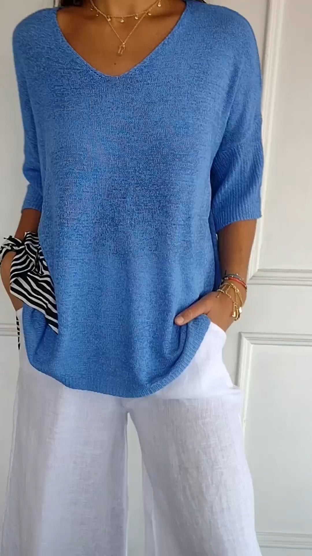 Classic plain knitted V-neck sweater for women | Rosal -10